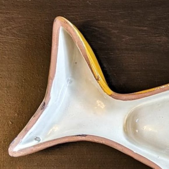 Hecho Amano Gallery Handmade Ceramic Fish Sectioned Serving Platter - Picture 7 of 8